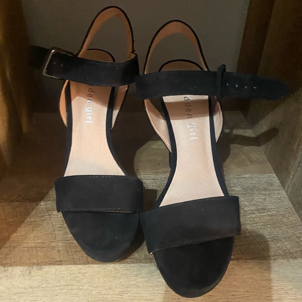 Black suede platform heels! Madden Girl!